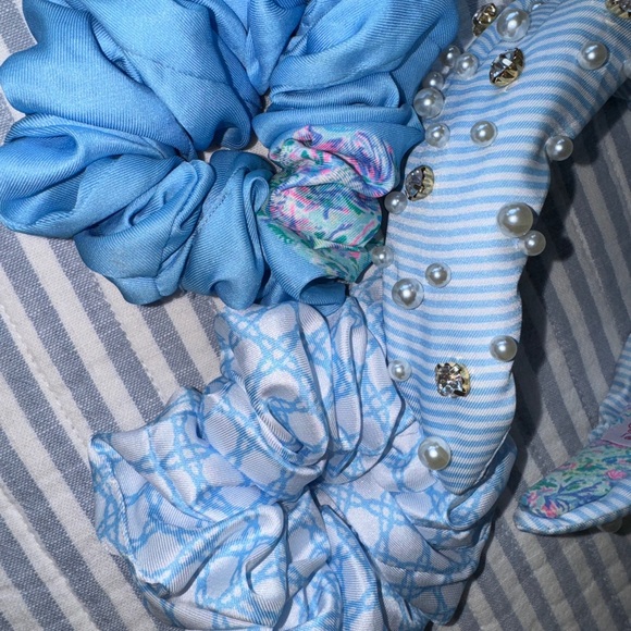 Lilly Pulitzer Top Knot Hair Band and Scrunchies - Picture 3 of 5